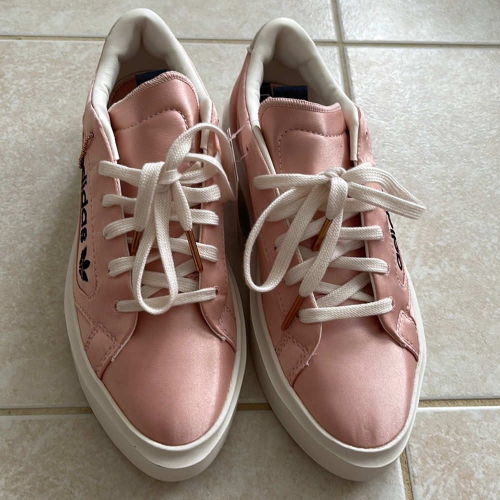 Adidas sleek super